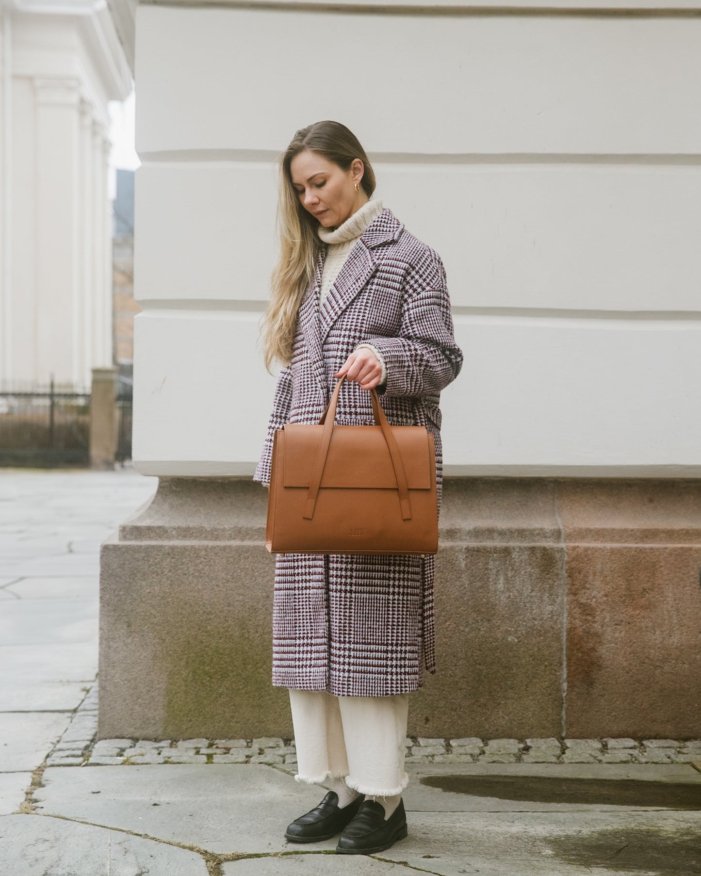 Adele Jobbveske Small - Saddle