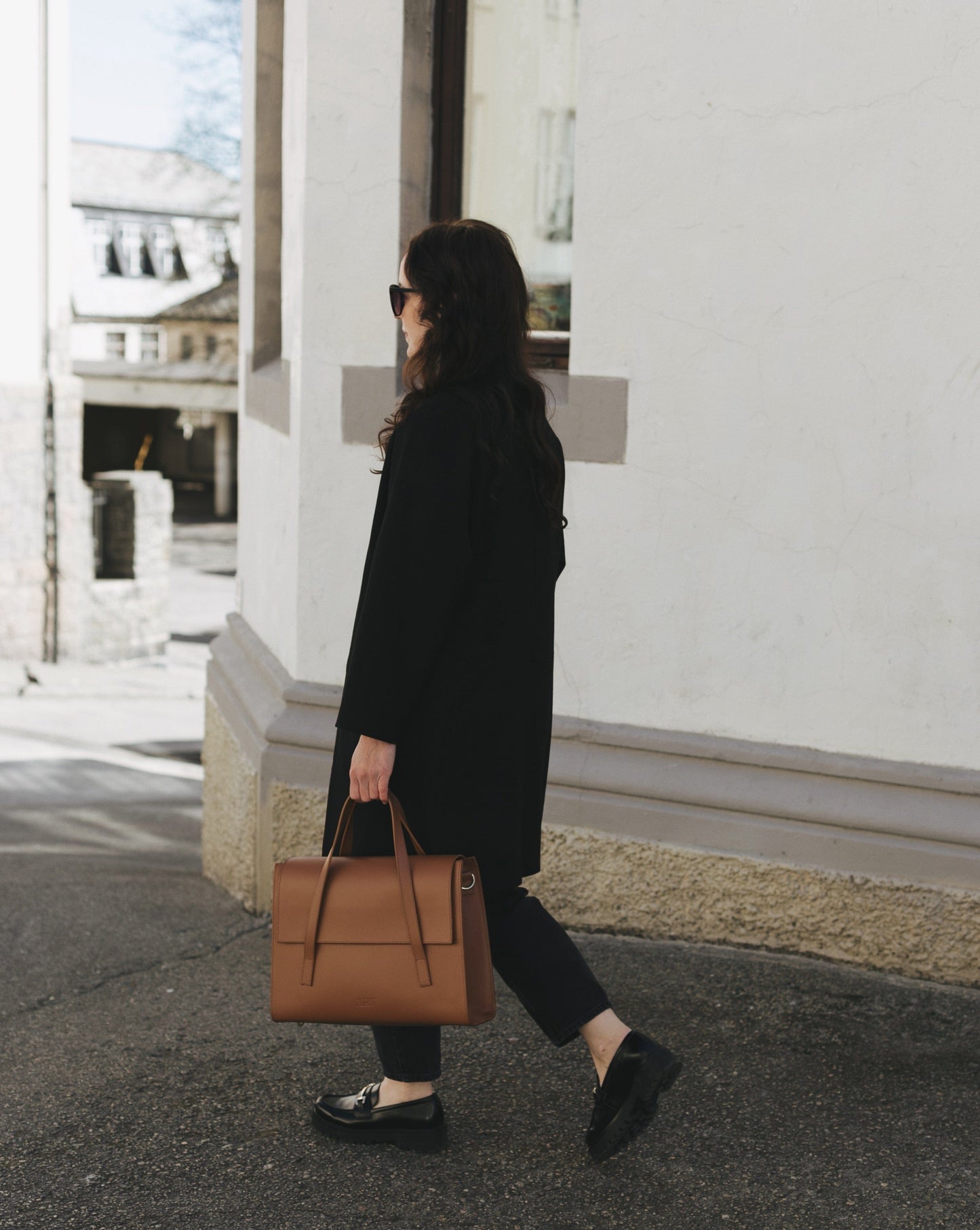 ARV Adele Jobbveske Small - Saddle
