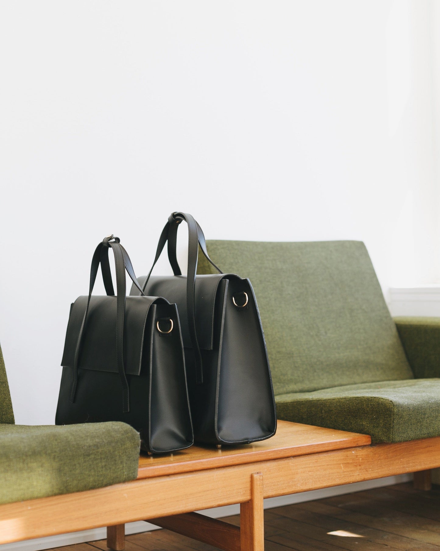 ARV Adele Jobbveske Small - Svart