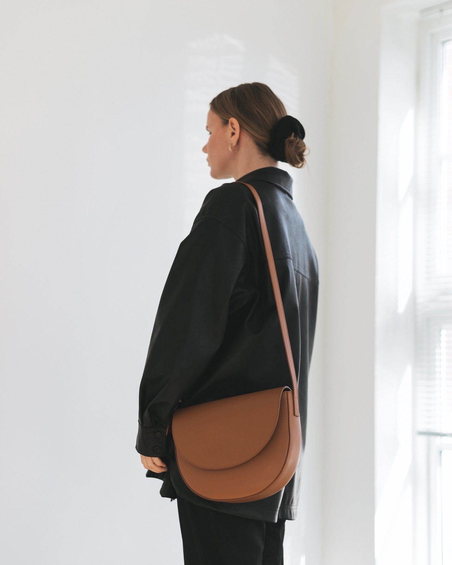 ARV Flo Crossbody - Saddle