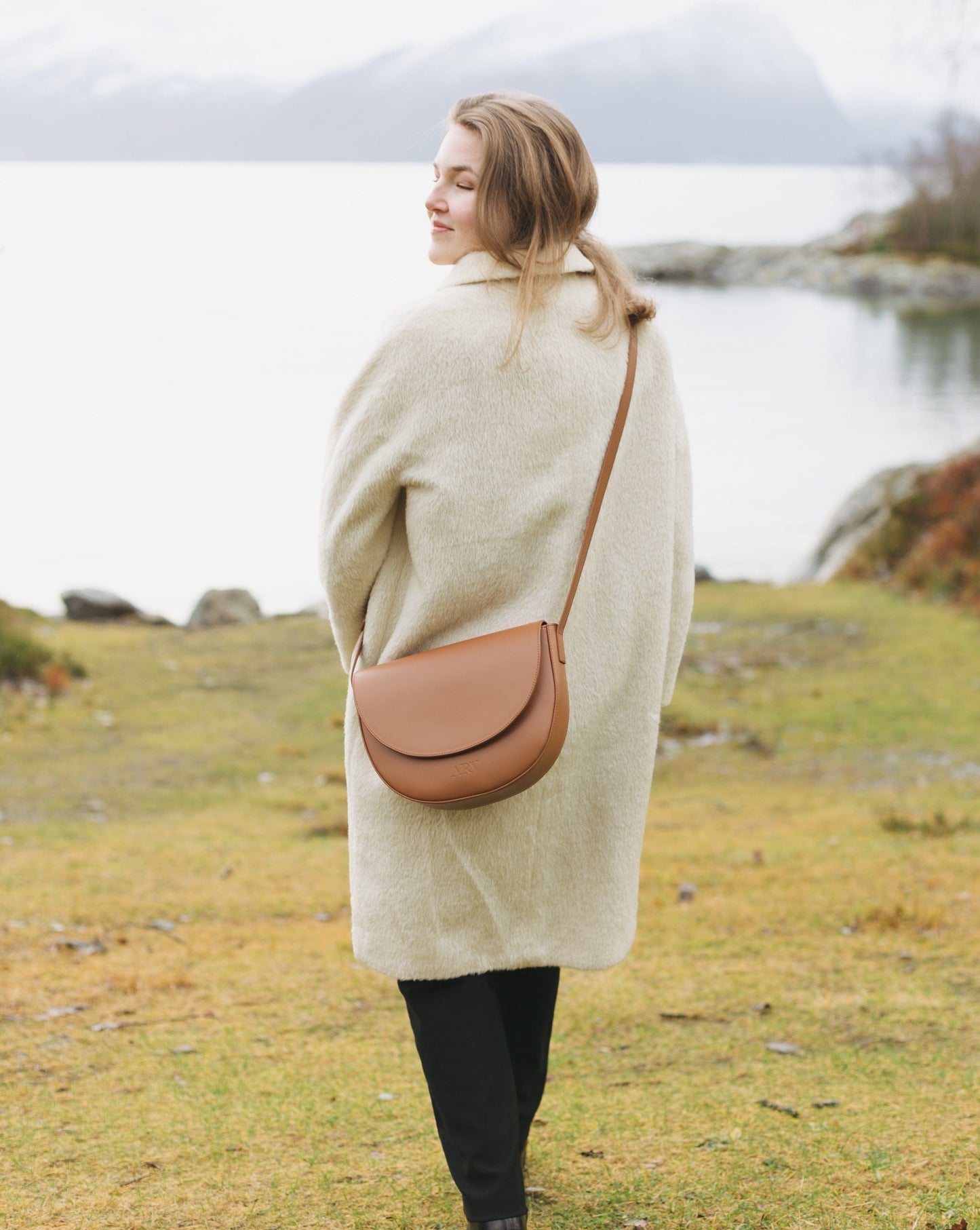 ARV Flo Crossbody - Saddle