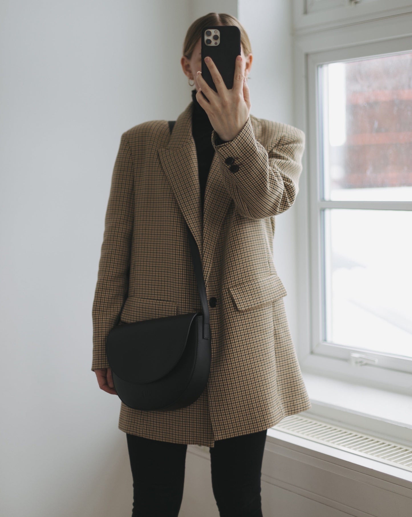 ARV Flo Crossbody - Svart