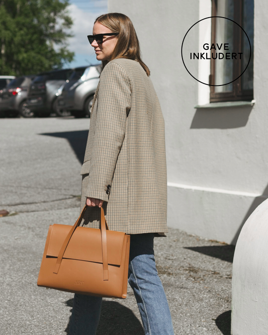 Adele Jobbveske Small - Saddle