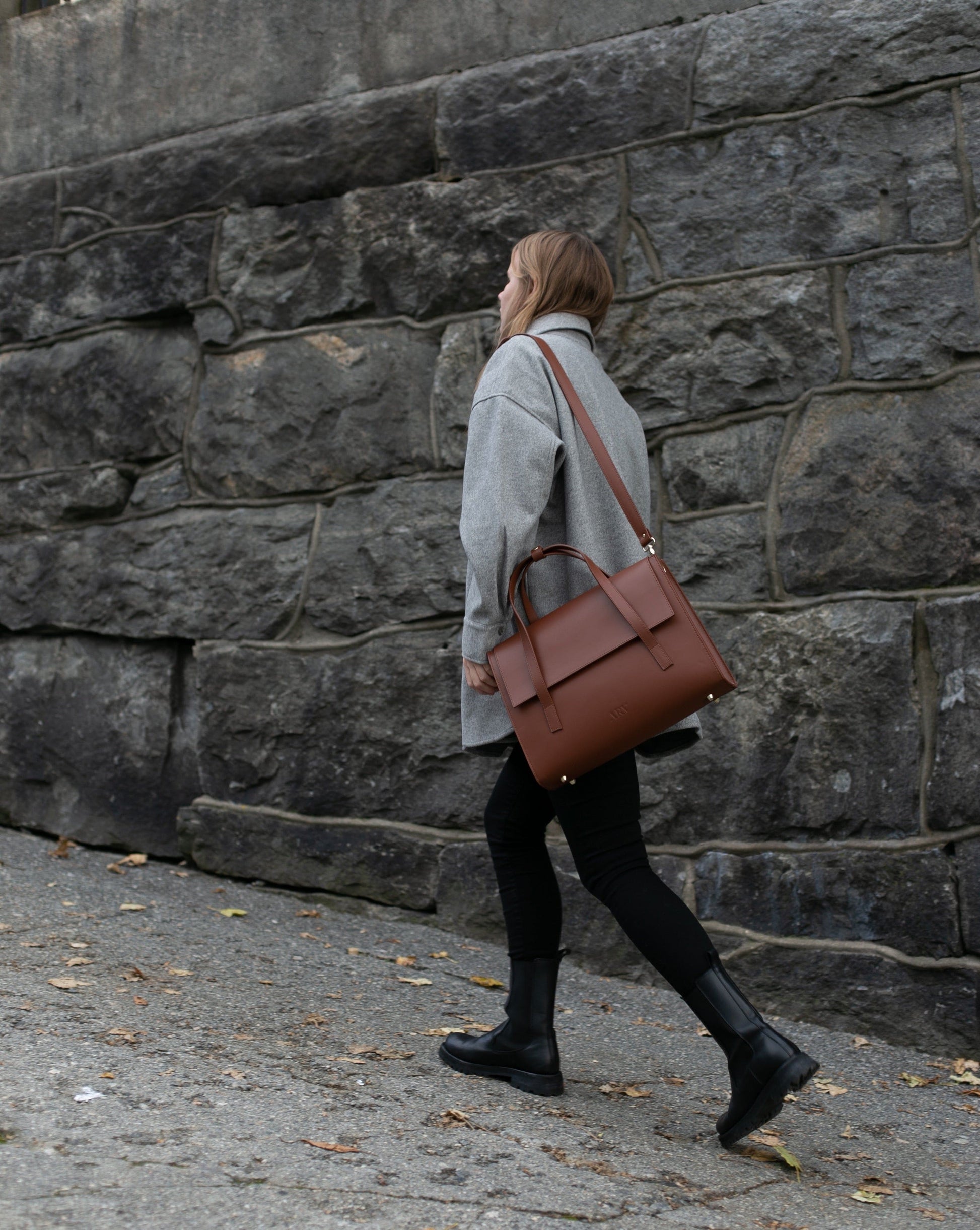 ARV Adele Jobbveske Small - Brun