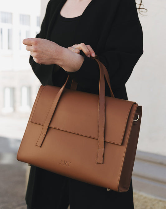 ARV Adele Jobbveske Small - Saddle