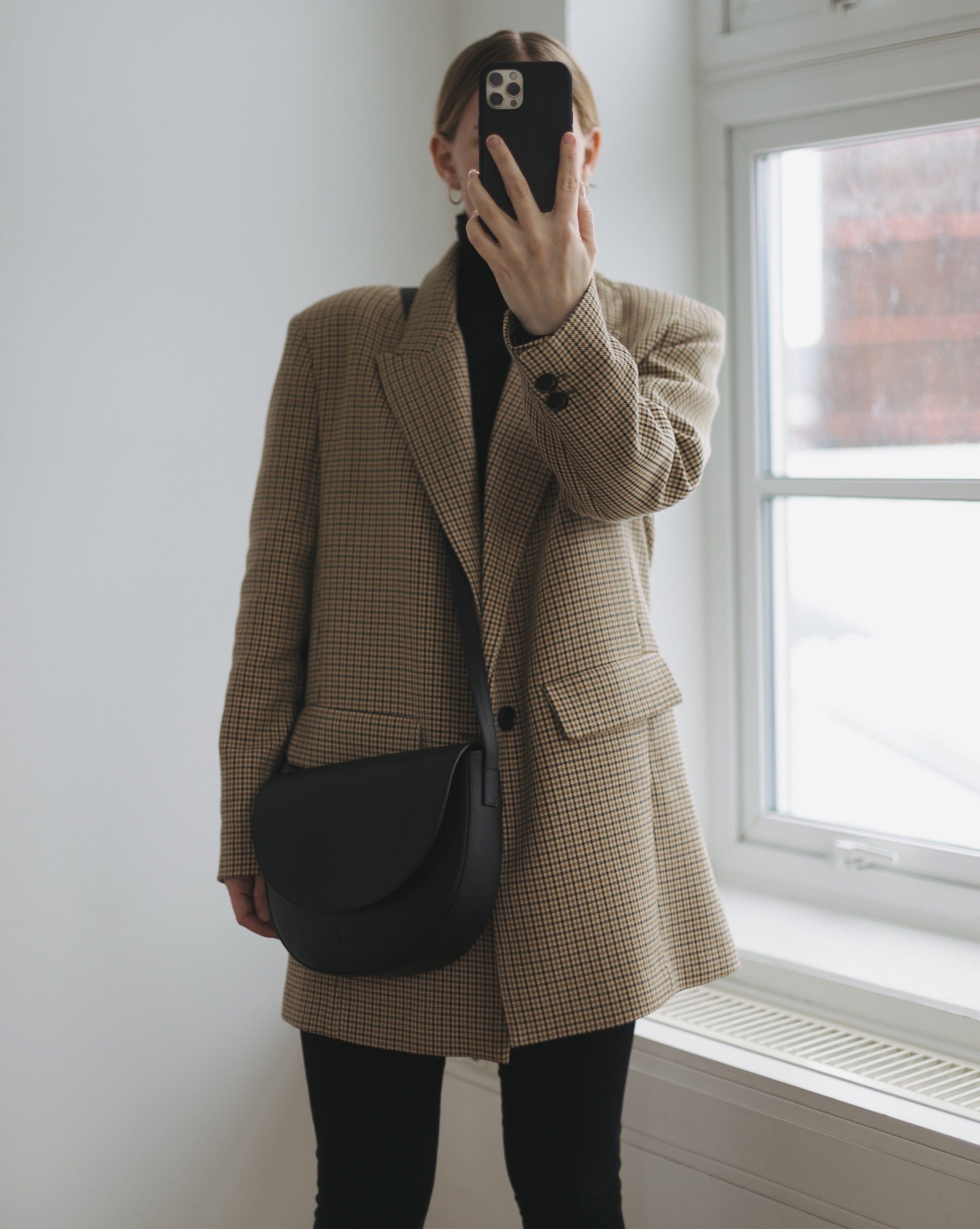 ARV Flo Crossbody - Svart