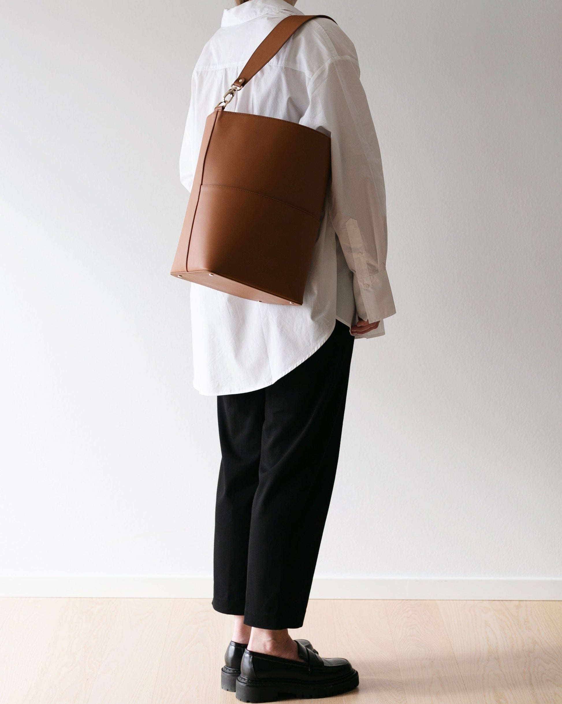 ARV Ingvill Bucket Bag - Saddle